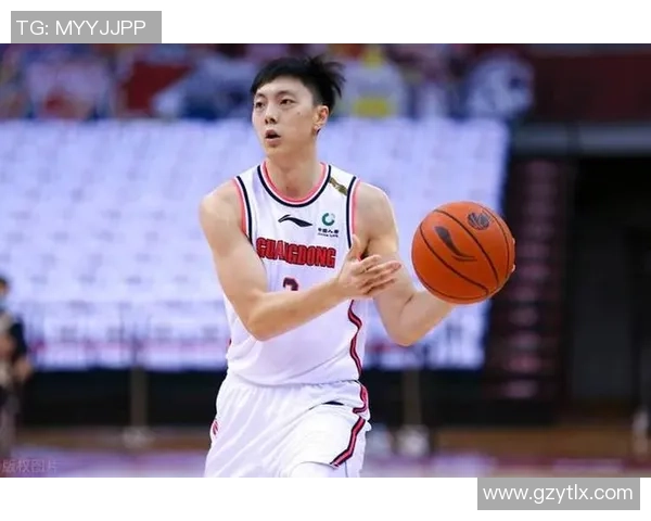 胡明轩：从青涩小将到篮球场上的耀眼明星之路与成长故事