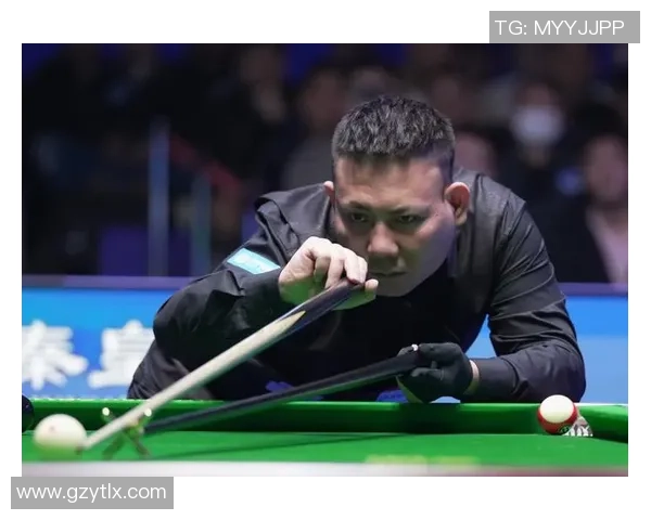 郑宇伯在国际赛场上挑战外国选手展现中国力量与技术之巅峰对决