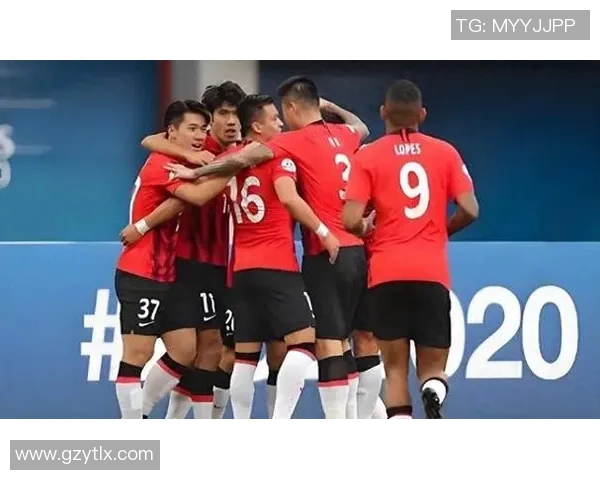 上港与西悉尼激战正酣比分悬念引发球迷热议 上港与西悉尼激战正酣比分悬念引发球迷热议