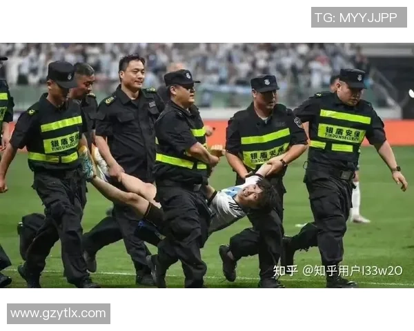 中国蓝队与立陶宛激战正酣比分悬念引发球迷热议 中国蓝队与立陶宛激战正酣比分悬念引发球迷热议