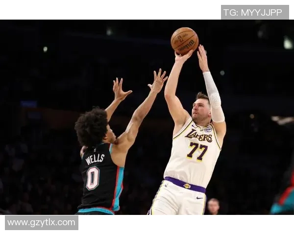 湖人对阵灰熊精彩对决回顾12月9日比赛亮点与分析