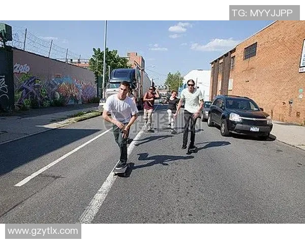 滑板战术解析重庆滑板队的防反体系与战术创新探讨